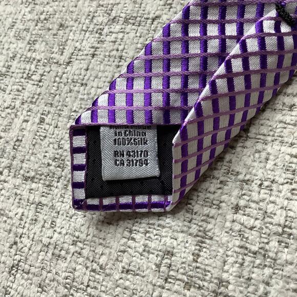 Geoffrey Beene Purple White Diamond Design Tie Silk - Picture 4 of 5